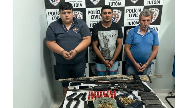 A Polícia Civil do Maranhão realiza a prisão de três suspeitos por participarem de assaltos às agências bancárias no município de Tutóia